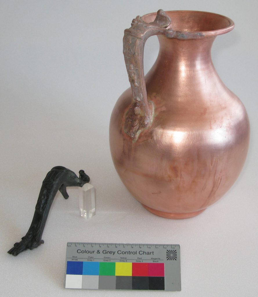 Römischer Krug, Kempten: Anfertigung einer Replik aus Kupferblech (Korpus) und Bronzeguß (Griff)