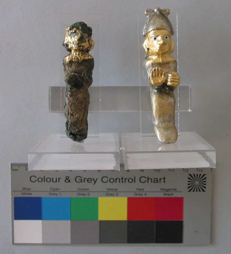 El-Statuette aus Bronze, Tall Zira’a, Jordanien: Restaurierung, Sockelung und Erstellung von Bronze-Repliken, mit Blattvergoldung