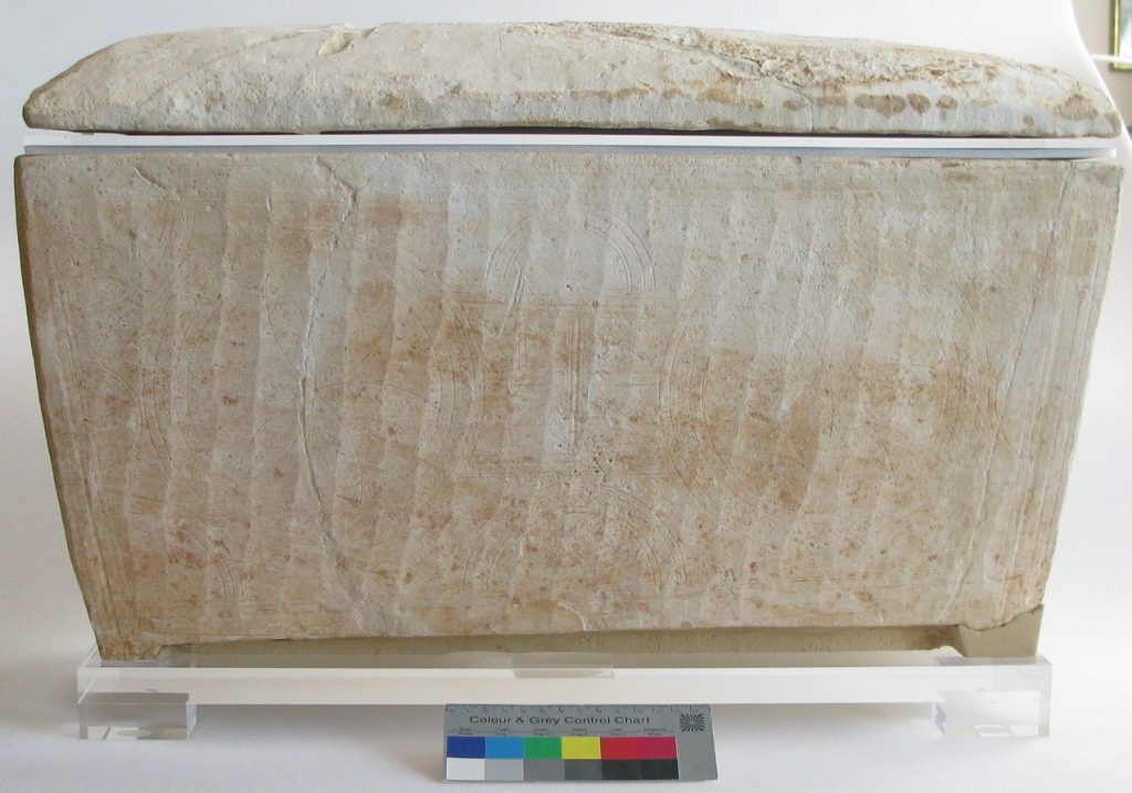 Kalkstein-Ossuarium der Sammlung Mittmann, Wuppertal: Restaurierung und Sockelung für Schausammlung